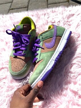 Nike Low-Top Sneaker in Lime Green with Brown and Purple Details
